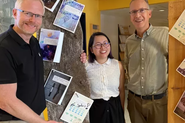 Megg Garcia Ryde's doctoral thesis is nailed to the boards of Neuroinflammation and Experimental Dementia Research. From left: supervisor Tomas Deierborg, PhD student Megg Garcia Ryde and supervisor Gunnar Gouras. Photo.